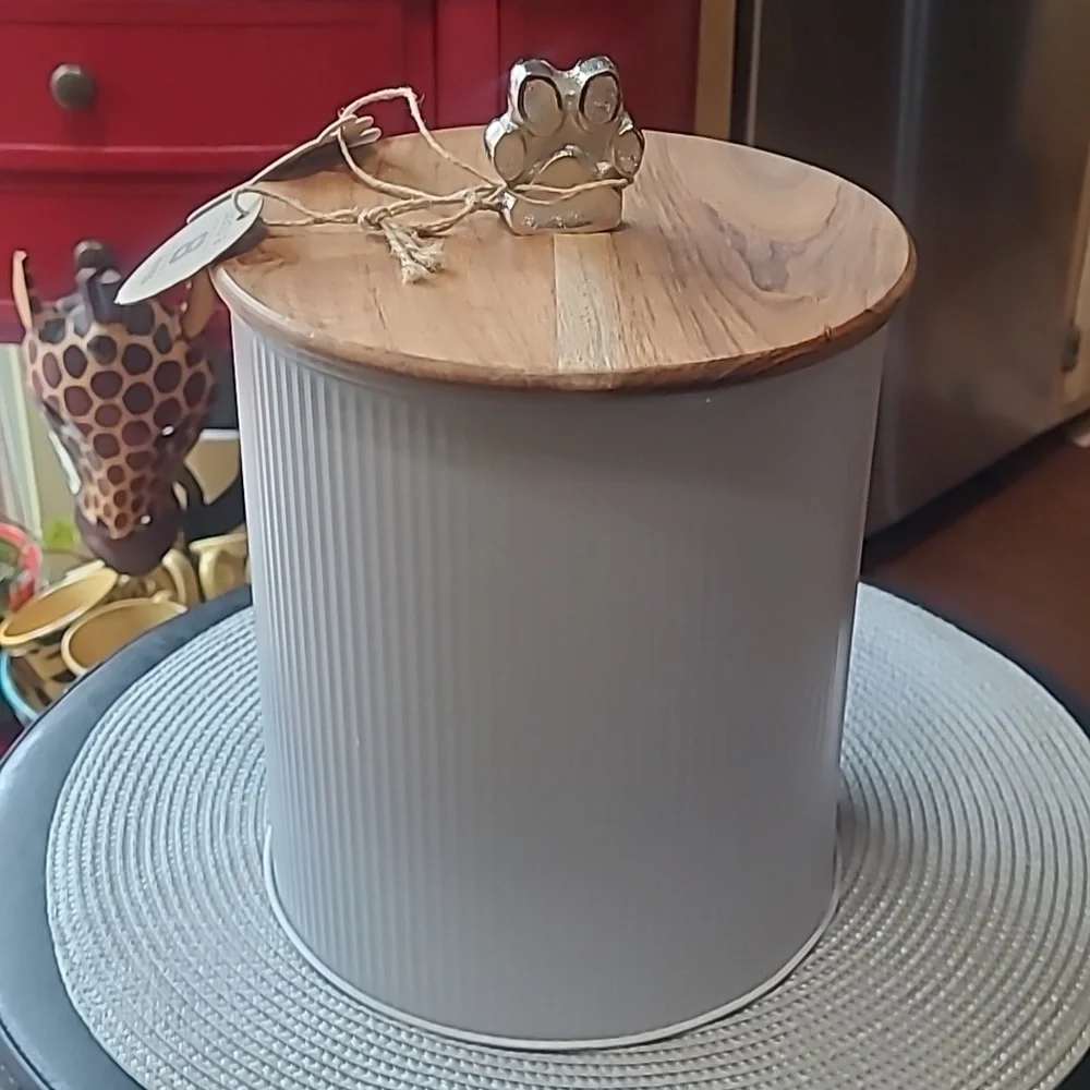 Ribbed Dog Food Tin